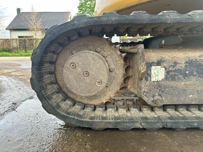 Miniexcavadora Caterpillar 303.5E CR de 3,58 t usada 2013 con 5.555 h y 3 cucharones