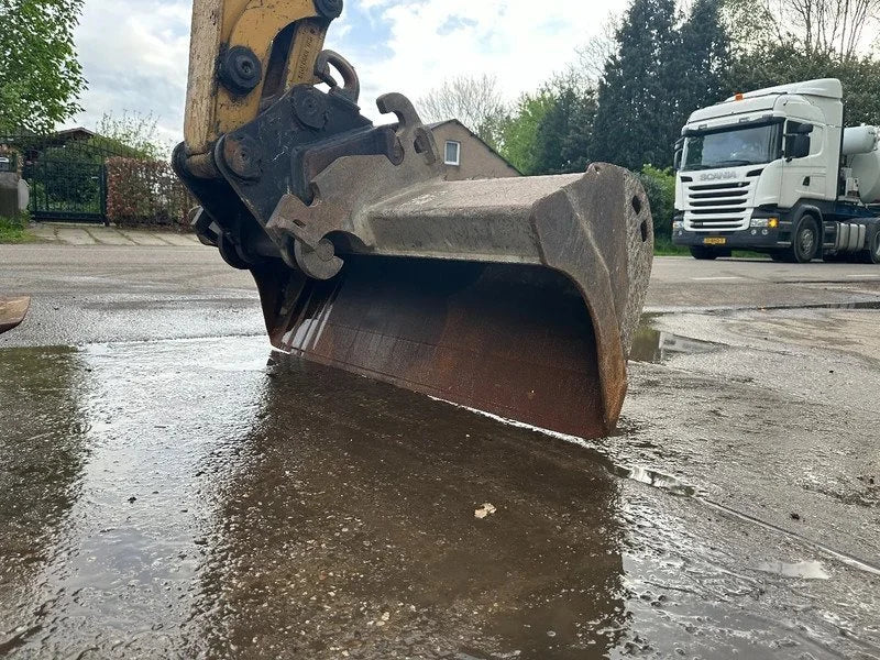 Miniexcavadora Caterpillar 303.5E CR de 3,58 t usada 2013 con 5.555 h y 3 cucharones