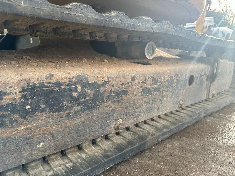 Miniexcavadora Caterpillar 303.5E CR de 3,58 t usada 2013 con 5.555 h y 3 cucharones