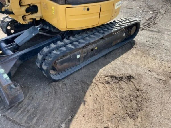 Miniexcavadora Caterpillar 303.5ECR 3,5 t usada 2015 cabina con aire acondicionado con 3 cucharas