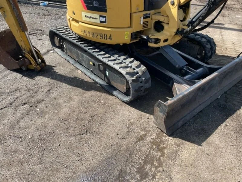 Miniexcavadora Caterpillar 303.5ECR 3,5 t usada 2015 cabina con aire acondicionado con 3 cucharas