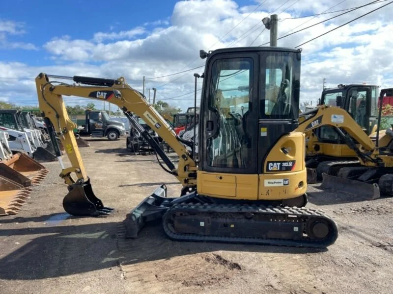 Miniexcavadora Caterpillar 303.5ECR 3,5 t usada 2015 cabina con aire acondicionado con 3 cucharas