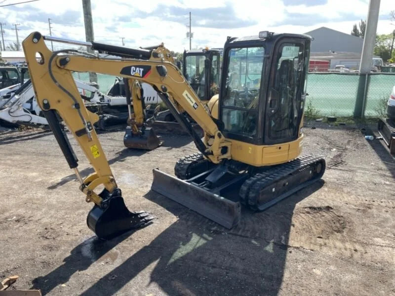 Miniexcavadora Caterpillar 303.5ECR 3,5 t usada 2015 cabina con aire acondicionado con 3 cucharas