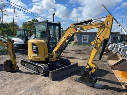 Miniexcavadora Caterpillar 303.5ECR 3,5 t usada 2015 cabina con aire acondicionado con 3 cucharas