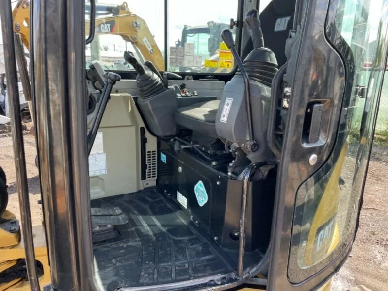 Miniexcavadora Caterpillar 303.5ECR 3,5 t usada 2015 cabina con aire acondicionado con 3 cucharas