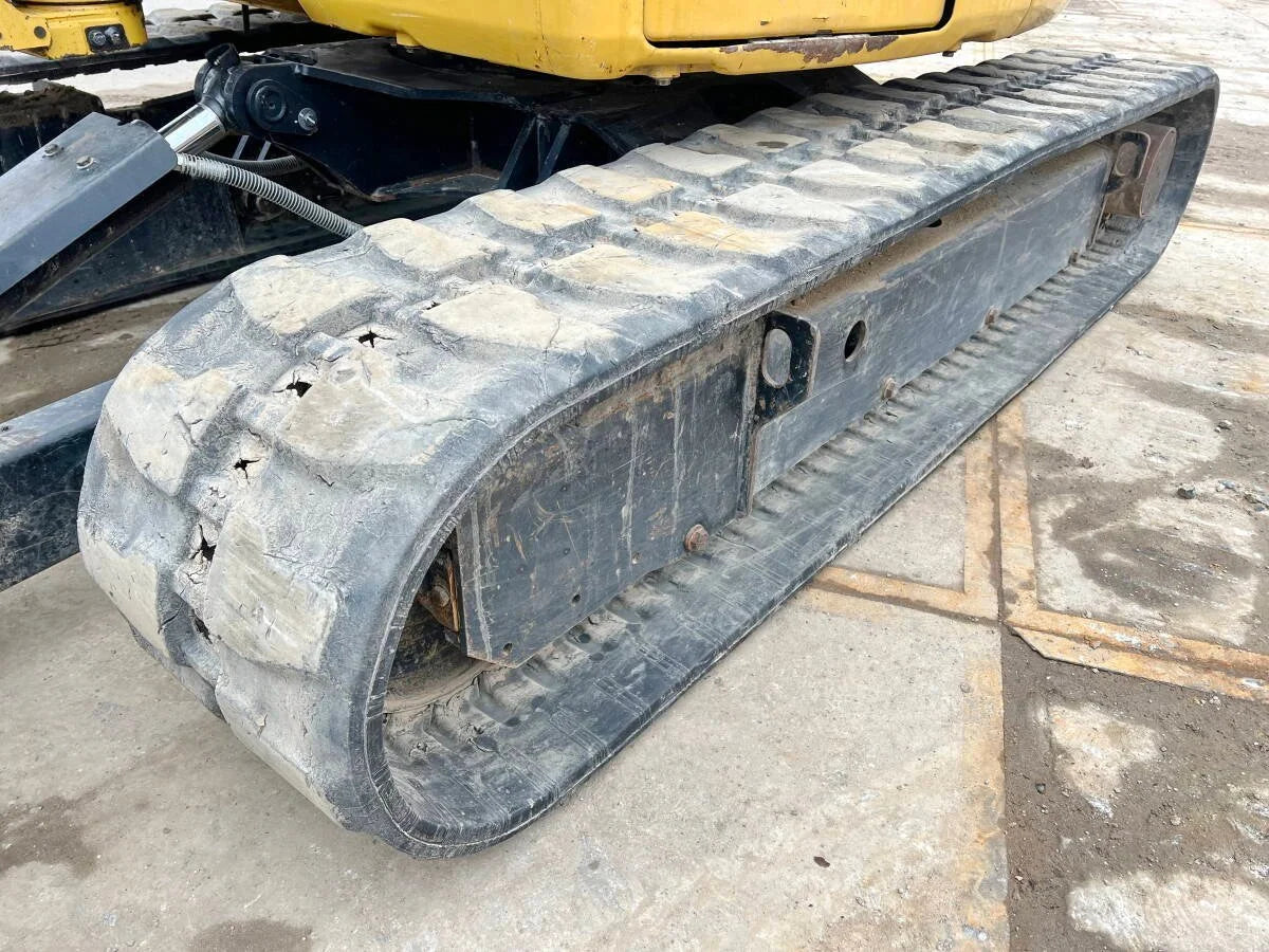 Miniexcavadora Caterpillar 305.5E2 CR de 5,2 t usada del 2018 con 3692 h y 3 cucharones