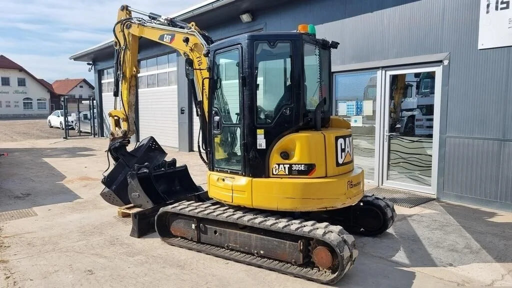 Miniexcavadora Caterpillar 305E2 de 5 t usada 2018 de 4095 h de 31 kW con 3 cucharones