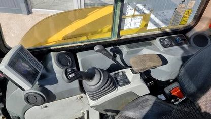 Miniexcavadora Caterpillar 305E2 de 5 t usada 2018 de 4095 h de 31 kW con 3 cucharones