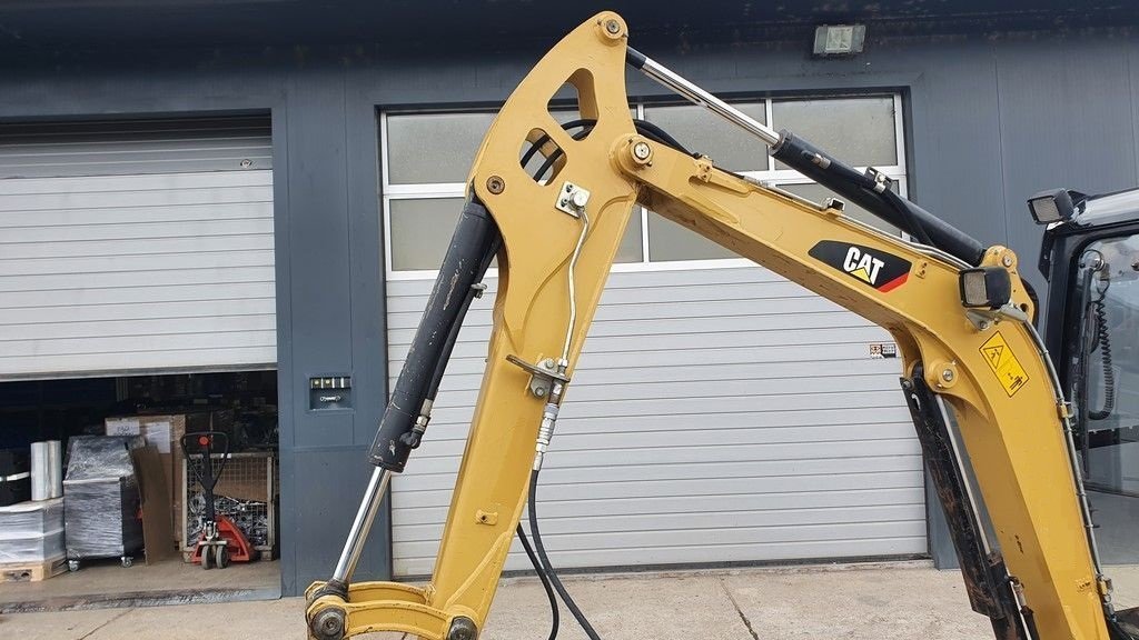 Caterpillar CAT 302.2D (2013) – Mini Excavadora 2,1T – 2 468 h – 3 Cucharas