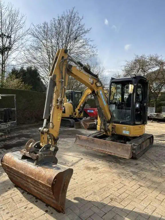 Miniexcavadora CATERPILLAR 303.5E CR – ocasión