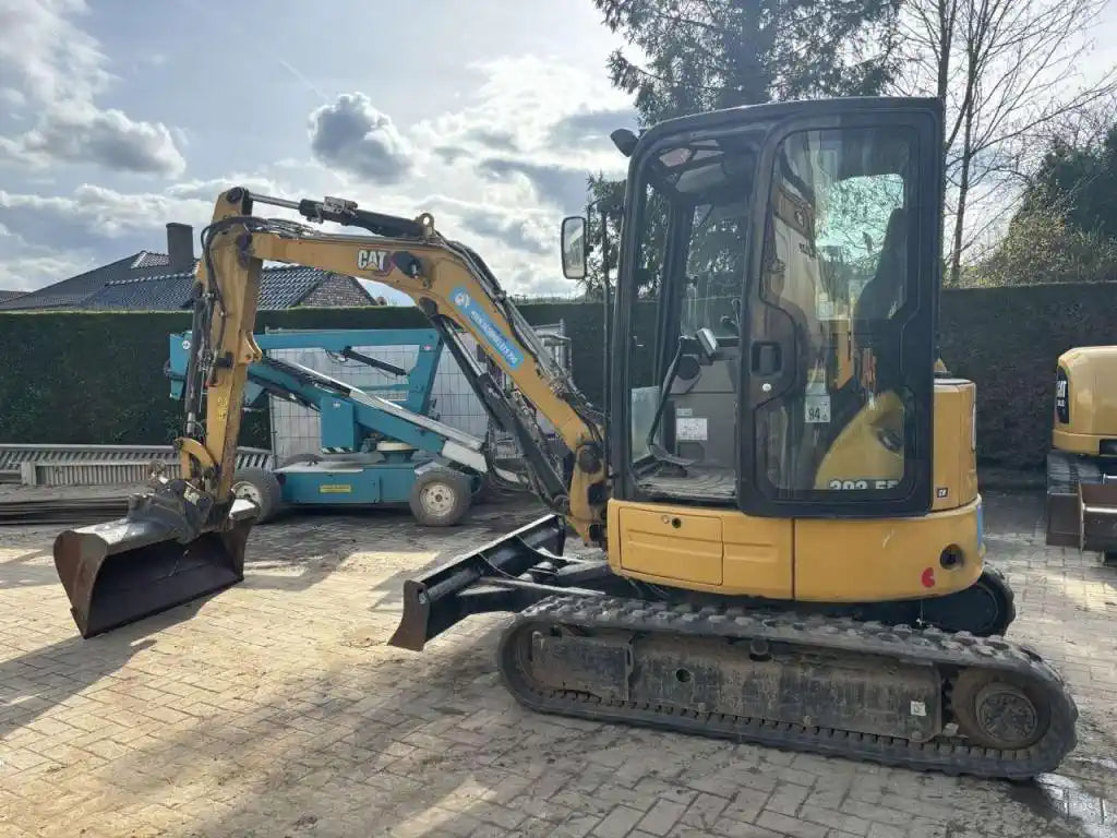 Miniexcavadora CATERPILLAR 303.5E CR – ocasión