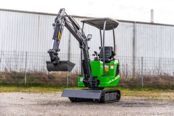 Miniexcavadora eléctrica de litio Compartec CT-B 12 Li de 1,1 t usada, 108 h con 3 cucharones