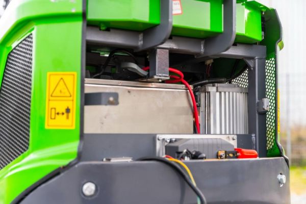 Miniexcavadora eléctrica de litio Compartec CT-B 12 Li de 1,1 t usada, 108 h con 3 cucharones