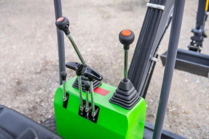 Miniexcavadora eléctrica de litio Compartec CT-B 12 Li de 1,1 t usada, 108 h con 3 cucharones