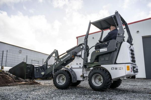 Cargadora articulada usada Compartec CT-W12I de 1,2 t con 589 h, incluye horquillas y cuchara