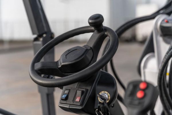 Cargadora articulada usada Compartec CT-W12I de 1,2 t con 589 h, incluye horquillas y cuchara