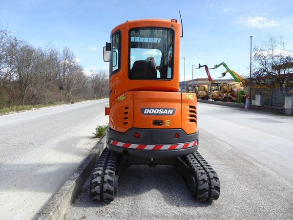 Miniexcavadora Doosan DX35Z de 3,7 t usada 2017 cabina calefactada de 453 h con 2 cucharones