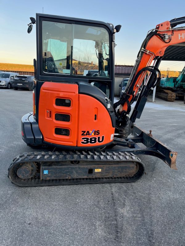 Miniexcavadora Hitachi ZX38-5A de 3,9 t usada 2017 con 1670 h y doble circuito hidráulico