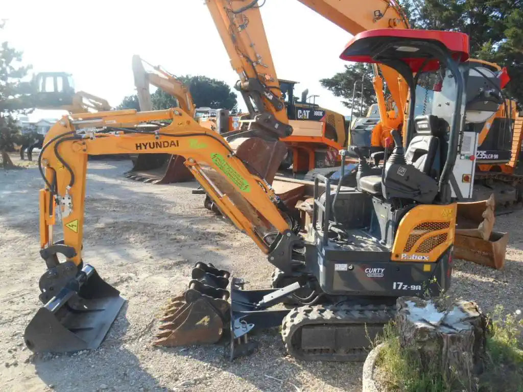 Miniexcavadora HYUNDAI R17Z-9AK – ocasión