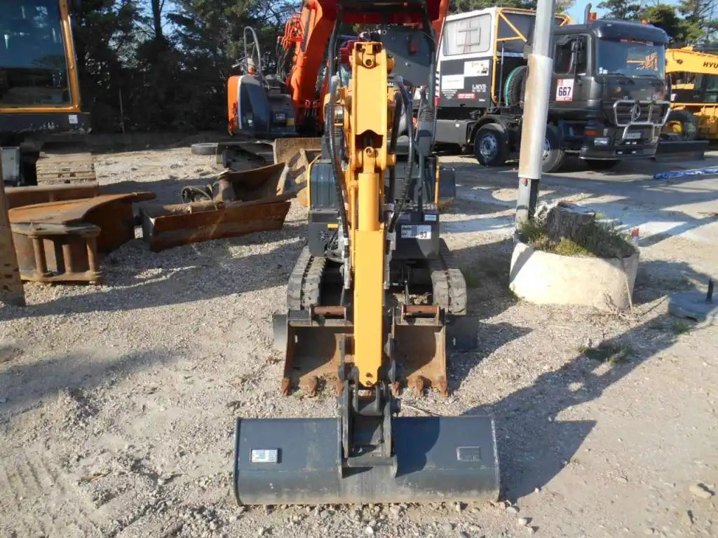 Miniexcavadora HYUNDAI R17Z-9AK – ocasión