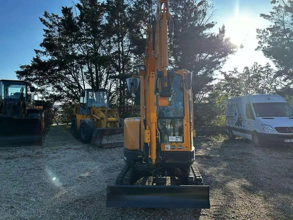 Miniexcavadora HYUNDAI R25Z-9AK – ocasión