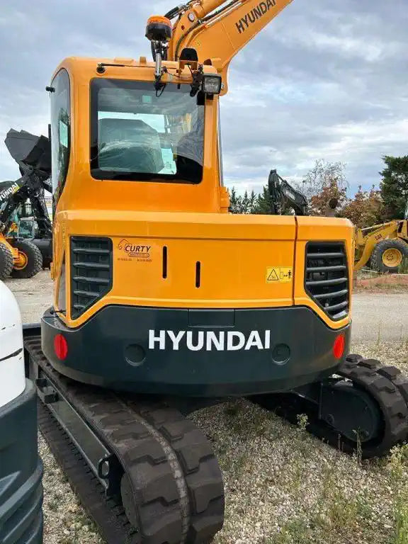 Miniexcavadora HYUNDAI R80CR-9A, de ocasión