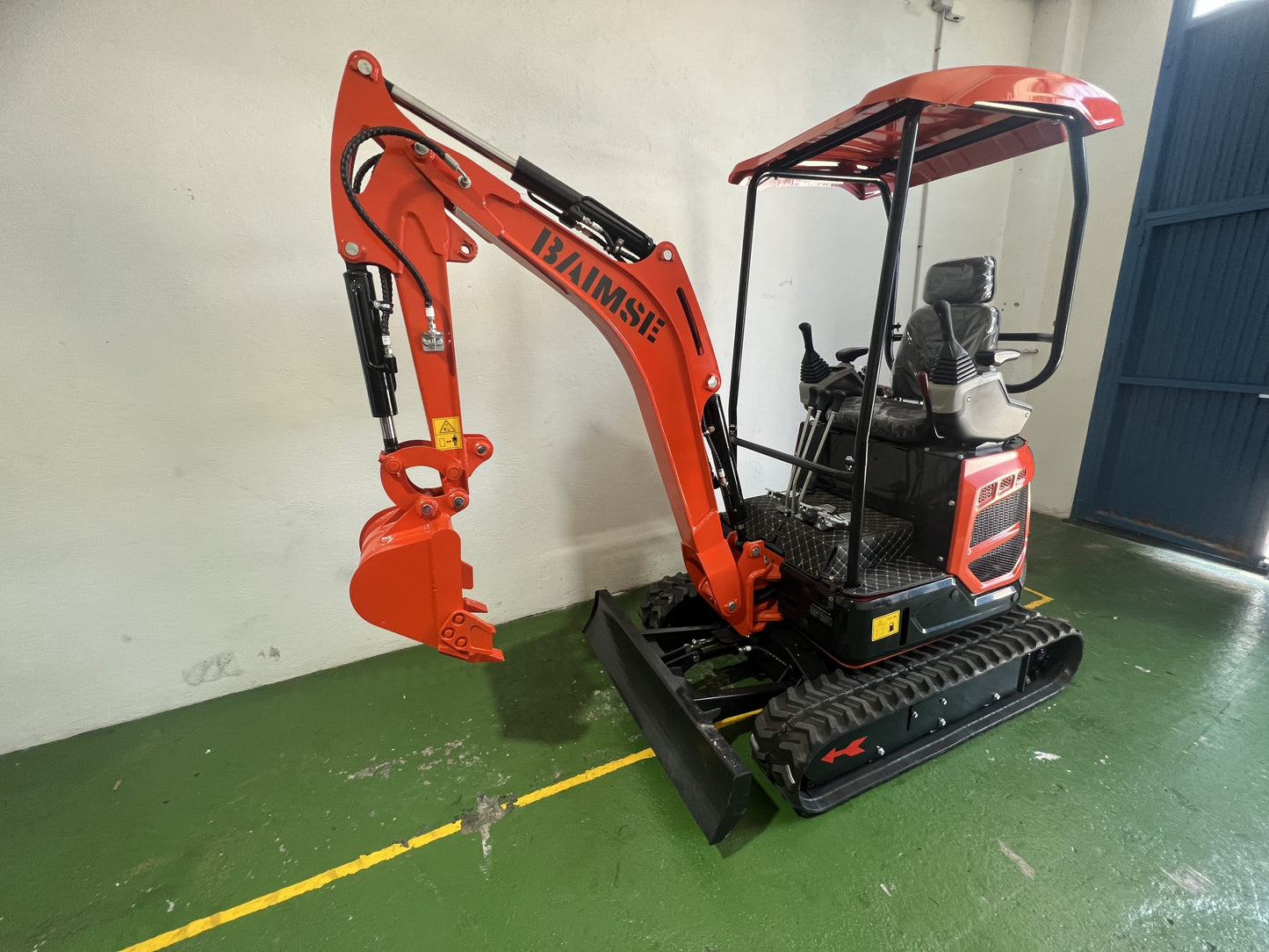 Miniexcavadora Giratoria BAIMSE 1800 kg, Motor Kubota de 3 Cilindros