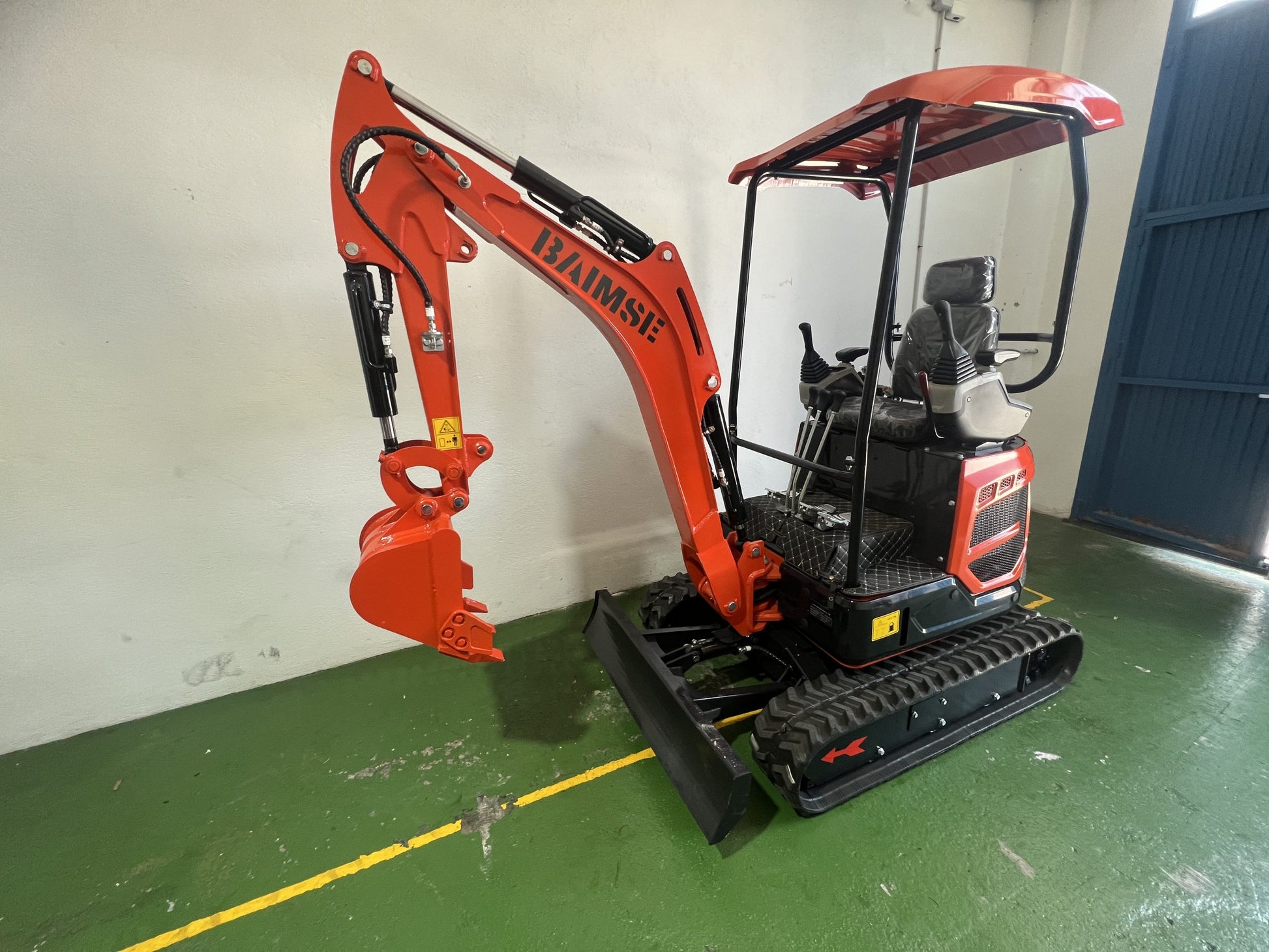 Miniexcavadora Giratoria BAIMSE 1800 kg, Motor Kubota de 3 Cilindros