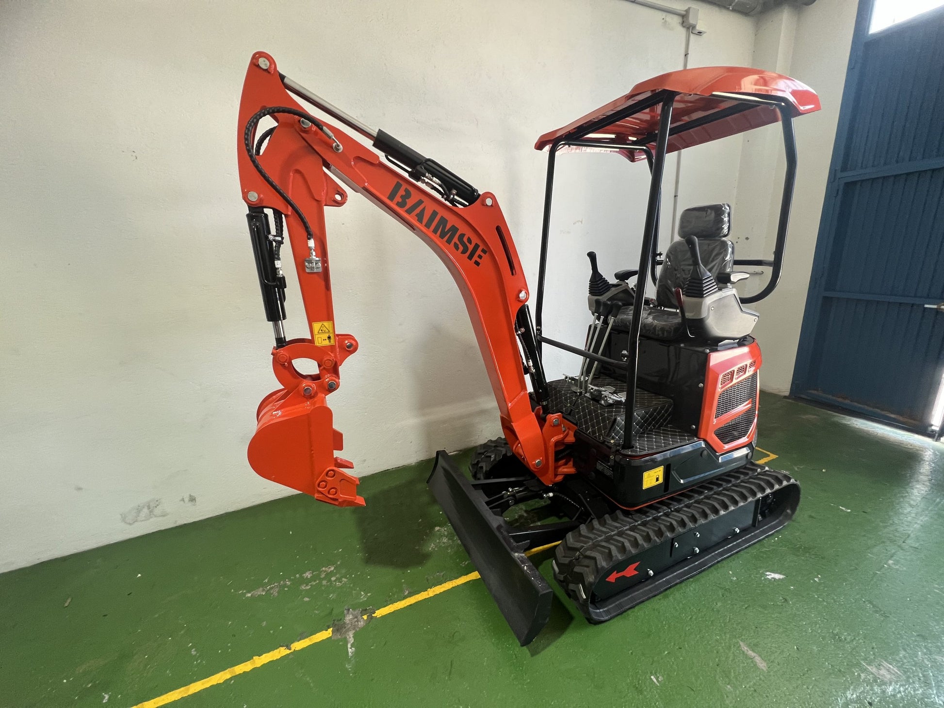 Miniexcavadora Giratoria BAIMSE 1800 kg, Motor Kubota de 3 Cilindros