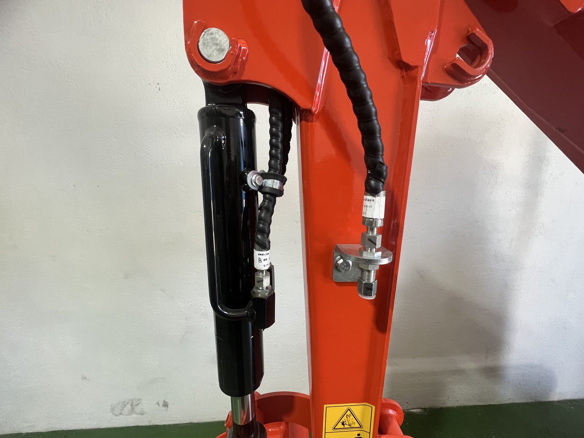 Miniexcavadora Giratoria BAIMSE 1800 kg, Motor Kubota de 3 Cilindros