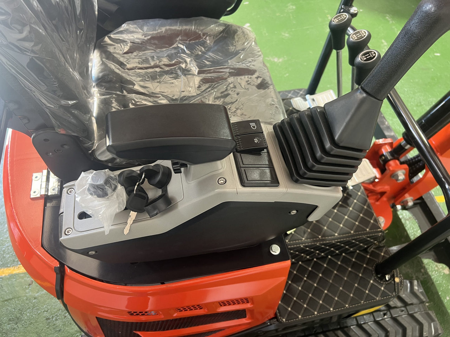 Miniexcavadora Giratoria BAIMSE 1800 kg, Motor Kubota de 3 Cilindros