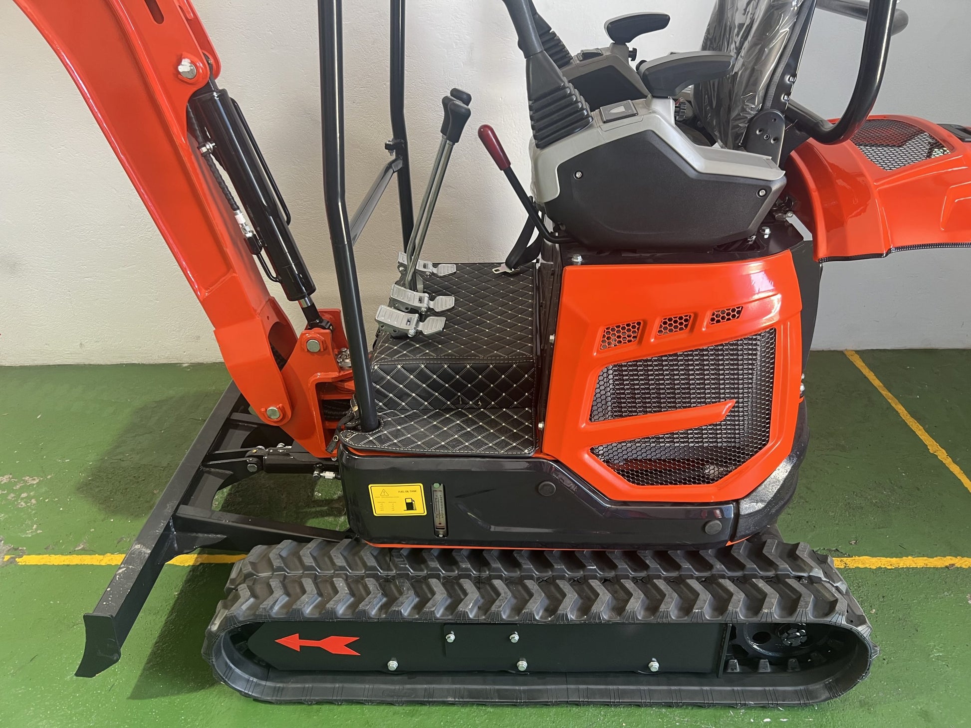 Miniexcavadora Giratoria BAIMSE 1800 kg, Motor Kubota de 3 Cilindros