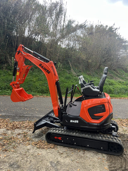Miniexcavadora Giratoria Baimse 2500 kg, Motor Kubota D1105 de 3 Cilindros | Émeraude-Pelle