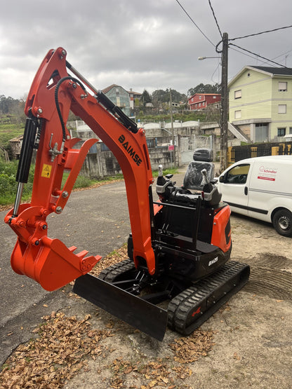 Miniexcavadora Giratoria Baimse 2500 kg, Motor Kubota D1105 de 3 Cilindros | Émeraude-Pelle