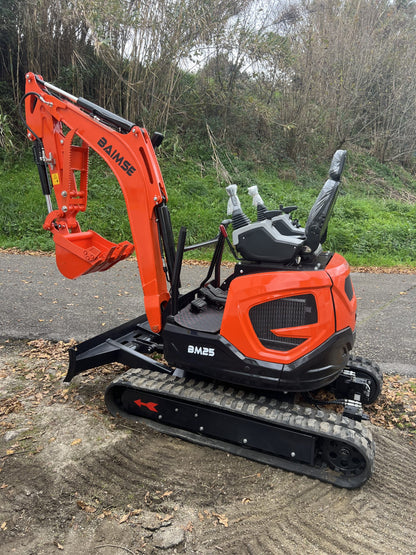 Miniexcavadora Giratoria Baimse 2500 kg, Motor Kubota D1105 de 3 Cilindros | Émeraude-Pelle