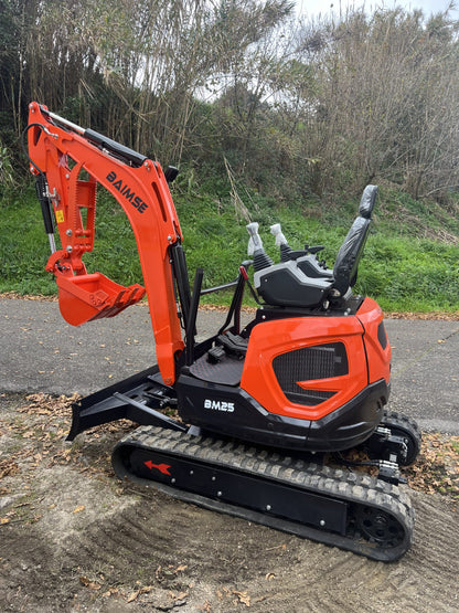 Miniexcavadora Giratoria Baimse 2500 kg, Motor Kubota D1105 de 3 Cilindros | Émeraude-Pelle