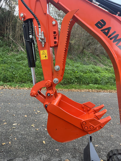 Miniexcavadora Giratoria Baimse 2500 kg, Motor Kubota D1105 de 3 Cilindros | Émeraude-Pelle