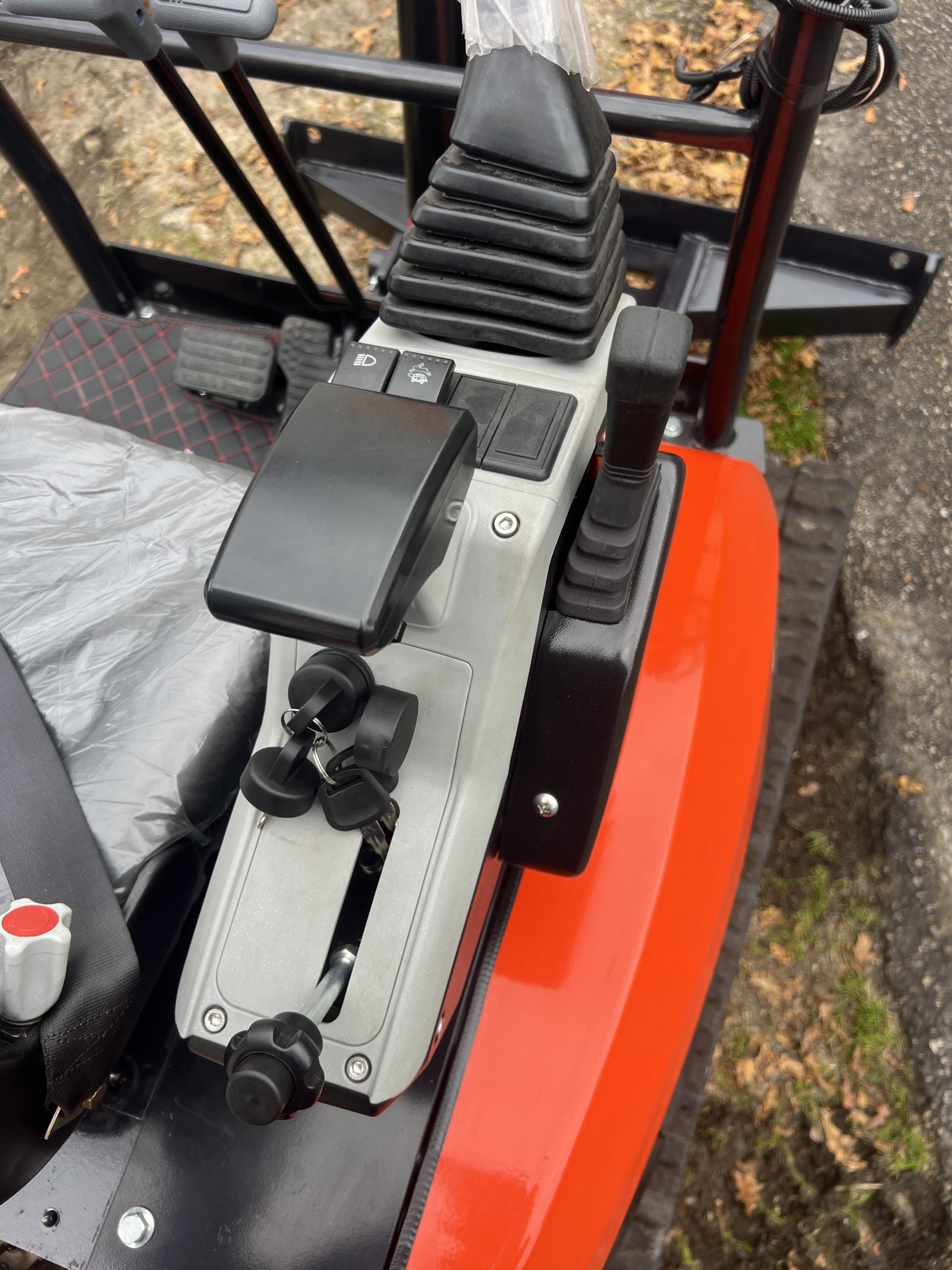 Miniexcavadora Giratoria Baimse 2500 kg, Motor Kubota D1105 de 3 Cilindros | Émeraude-Pelle