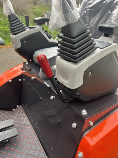 Miniexcavadora Giratoria Baimse 2500 kg, Motor Kubota D1105 de 3 Cilindros | Émeraude-Pelle