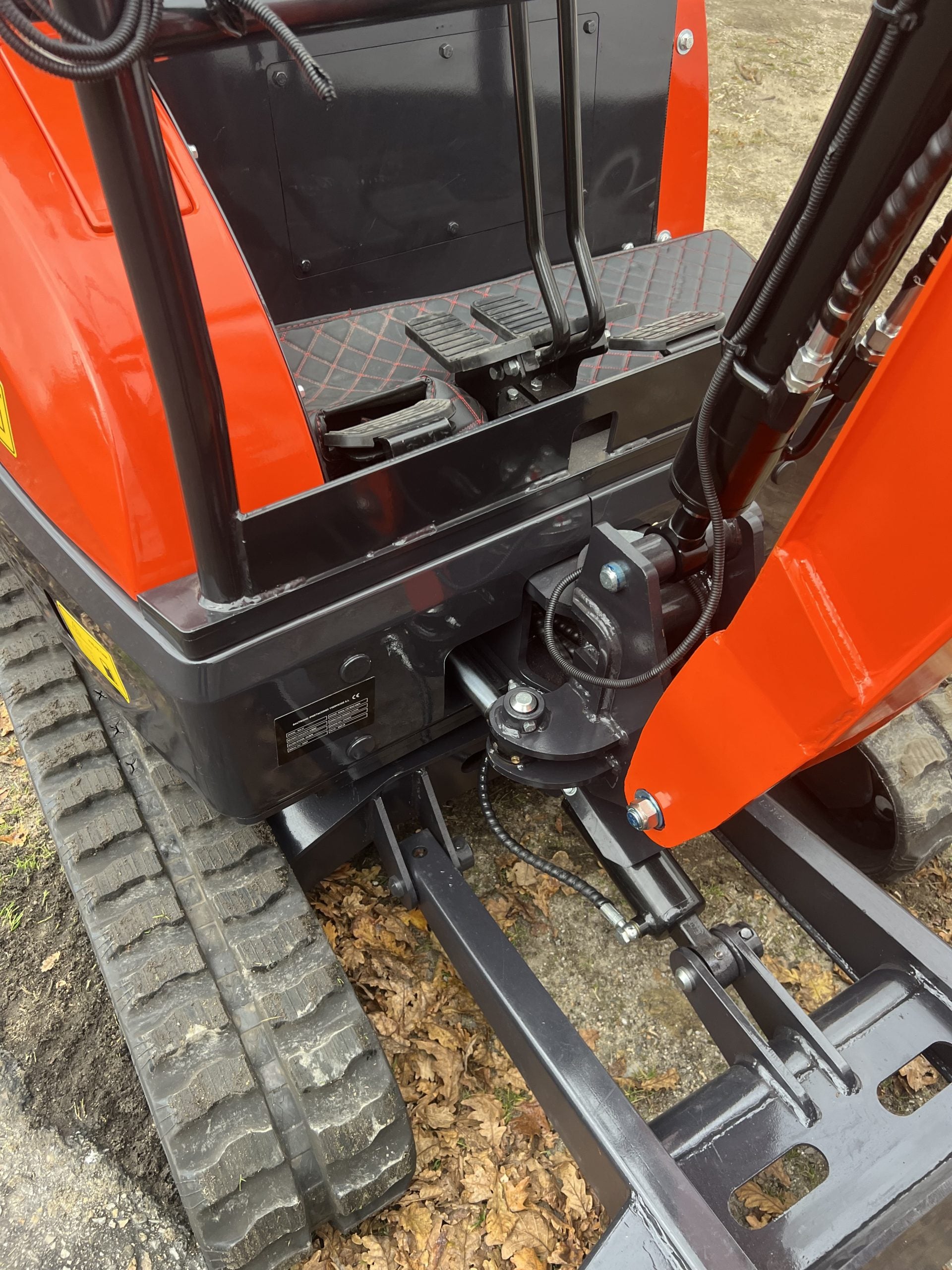 Miniexcavadora Giratoria Baimse 2500 kg, Motor Kubota D1105 de 3 Cilindros | Émeraude-Pelle