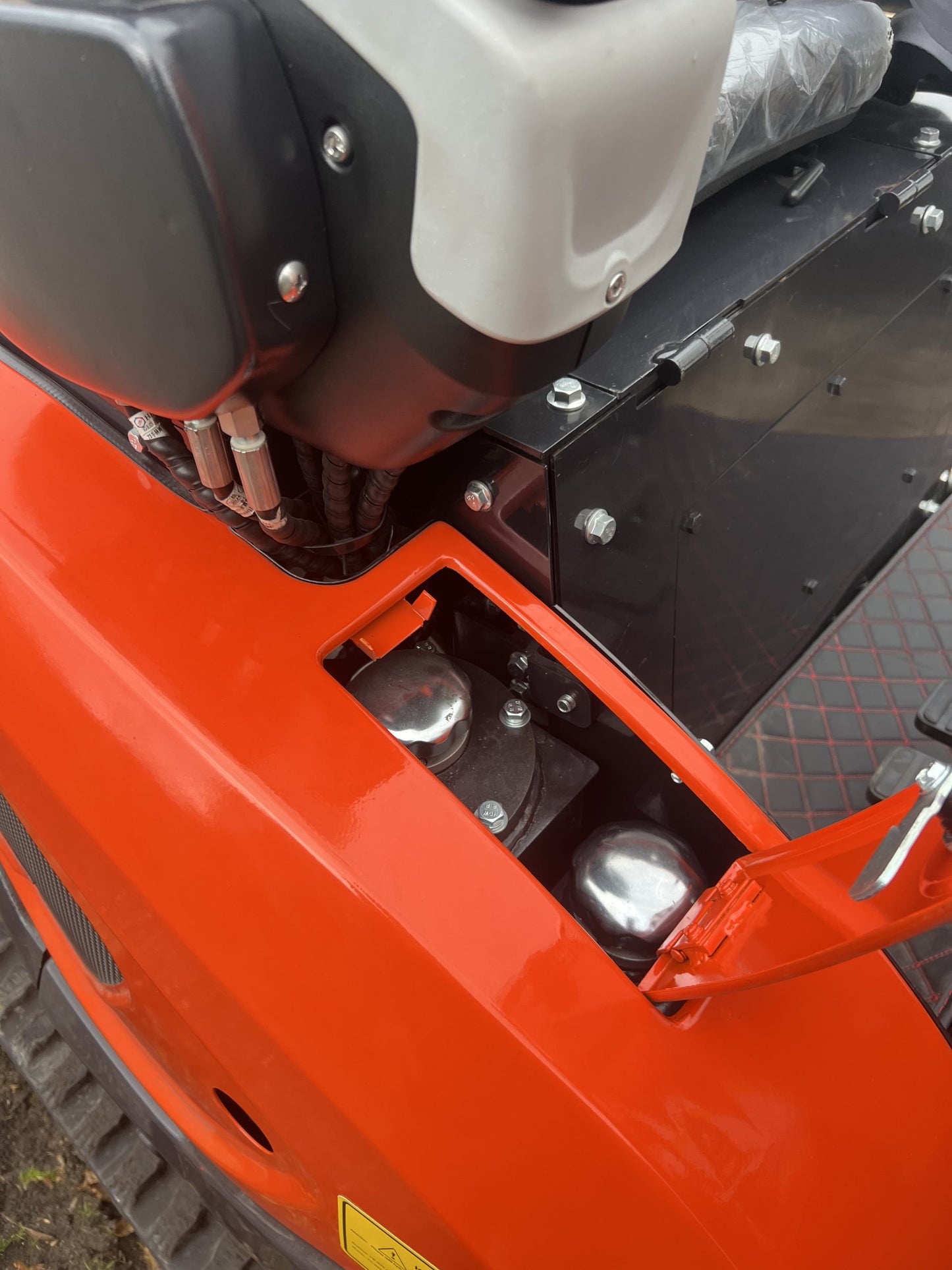 Miniexcavadora Giratoria Baimse 2500 kg, Motor Kubota D1105 de 3 Cilindros | Émeraude-Pelle