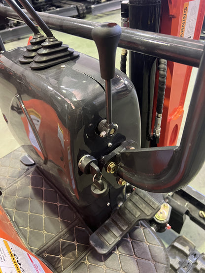 Mini Excavadora 1200 kg Motor Kubota 3 Cilindros con Orugas Retráctiles de 74 cm