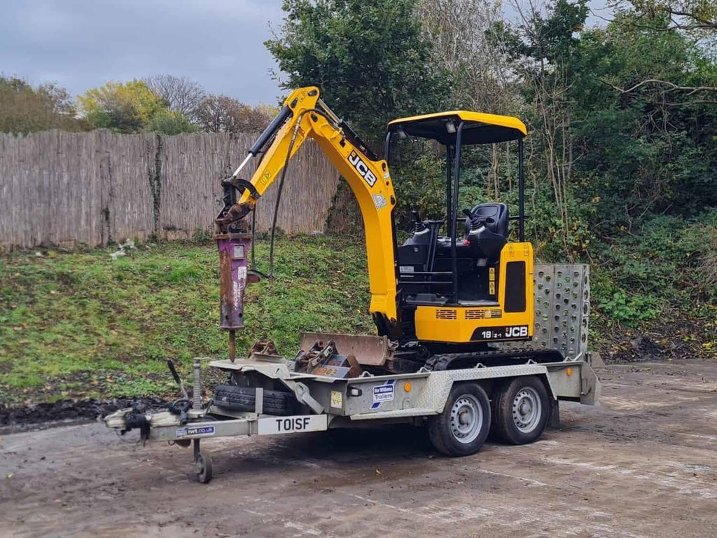 Miniexcavadora JCB 18z de 1,8 t usada 2021 con 1798 h y remolque Ifor Williams