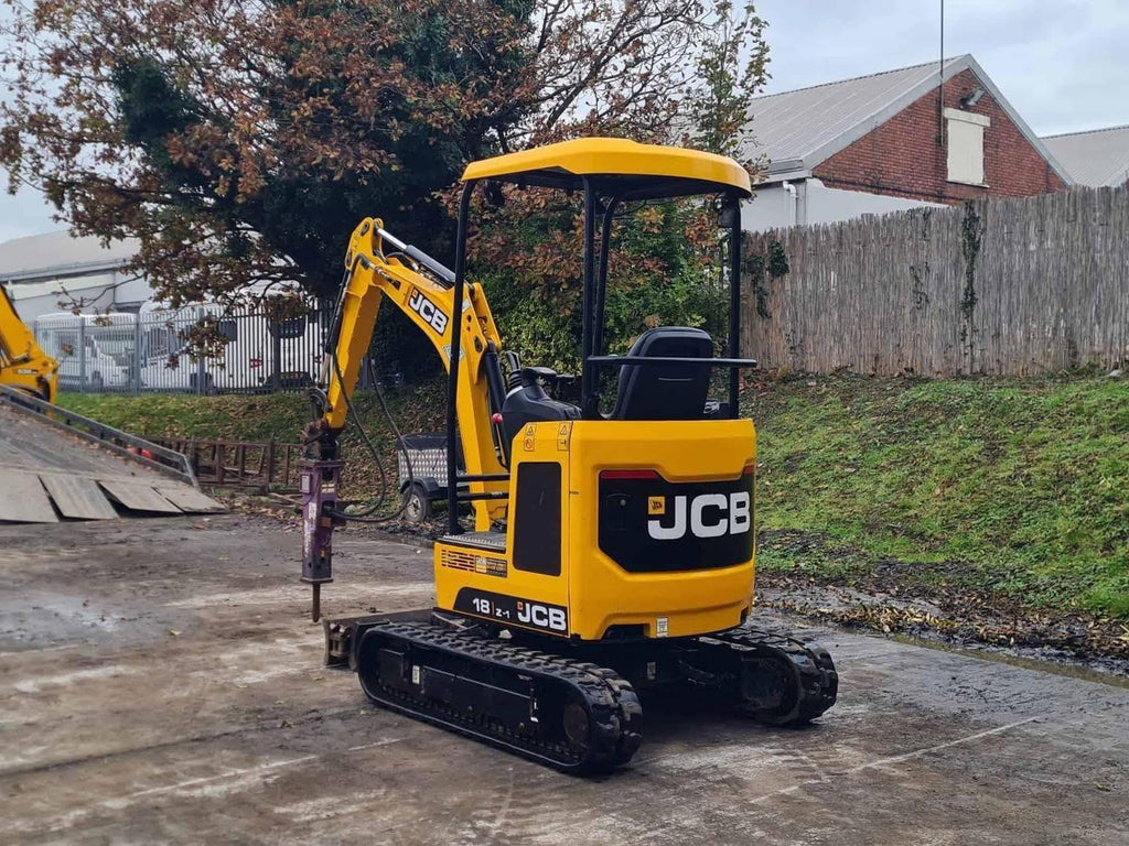 Miniexcavadora JCB 18z de 1,8 t usada 2021 con 1798 h y remolque Ifor Williams