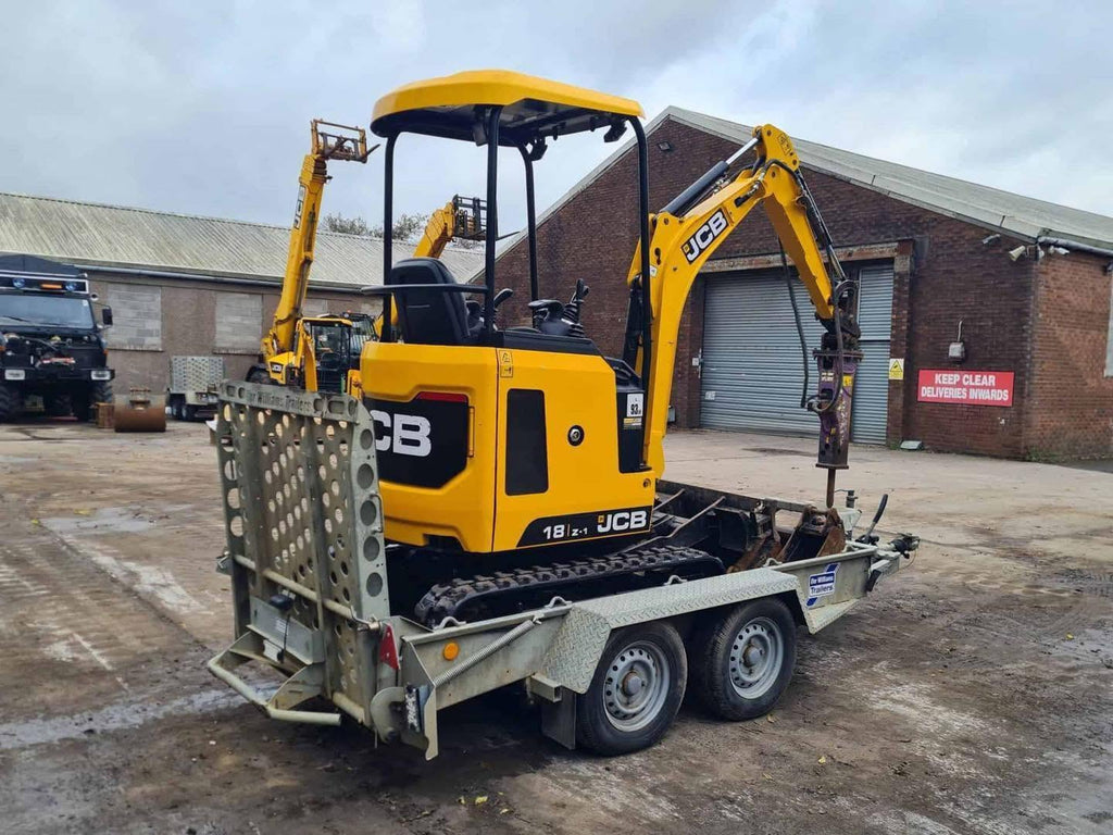 Miniexcavadora JCB 18z de 1,8 t usada 2021 con 1798 h y remolque Ifor Williams