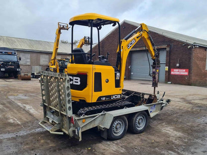 Miniexcavadora JCB 18z de 1,8 t usada 2021 con 1798 h y remolque Ifor Williams