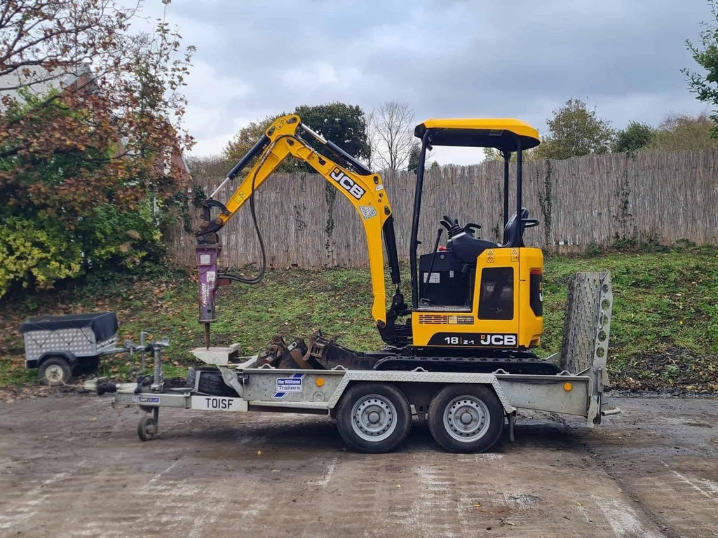 Miniexcavadora JCB 18z de 1,8 t usada 2021 con 1798 h y remolque Ifor Williams