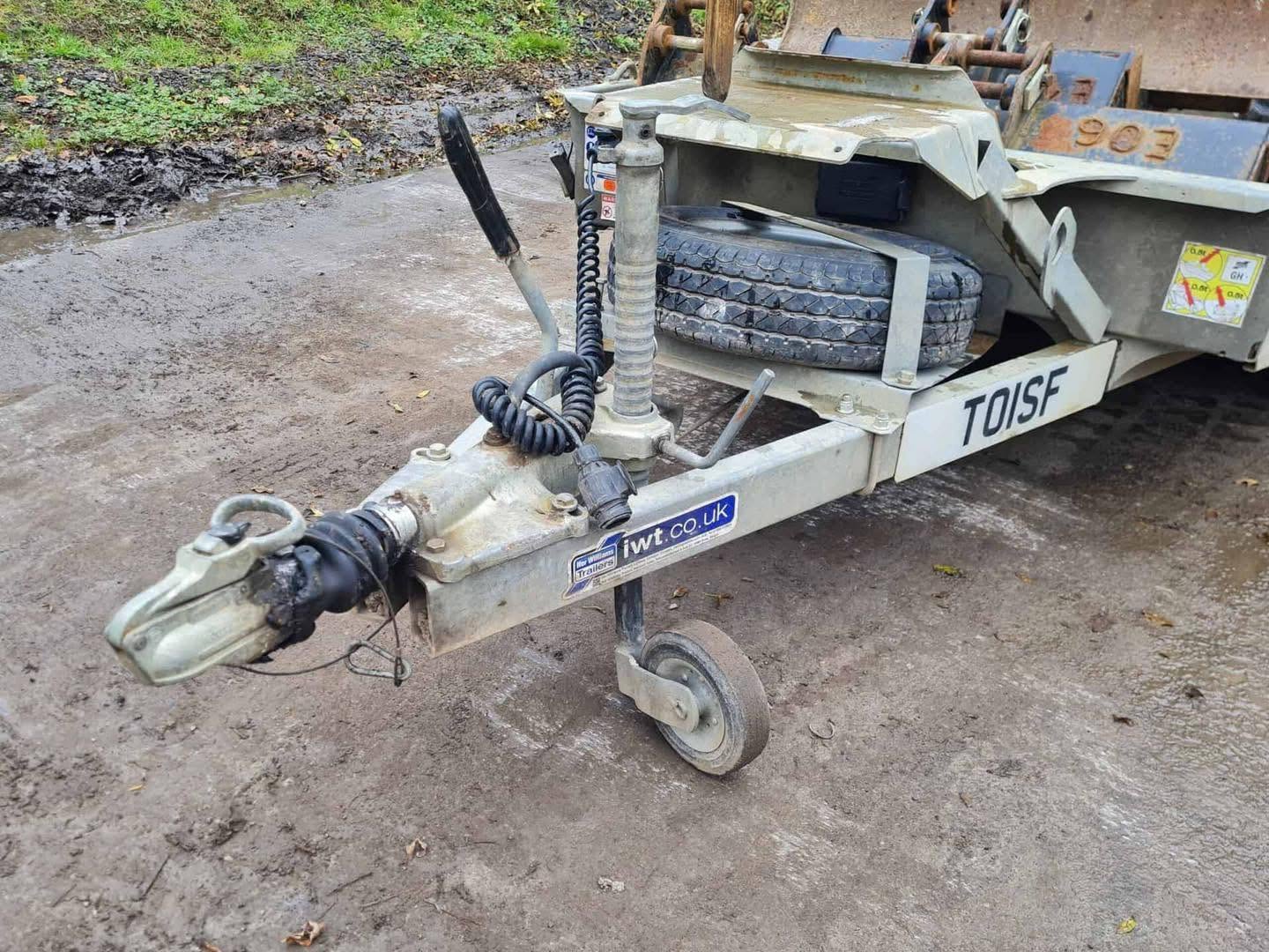 Miniexcavadora JCB 18z de 1,8 t usada 2021 con 1798 h y remolque Ifor Williams