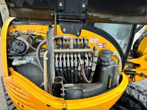 Miniexcavadora JCB 8030ZTS 2,8 t usada 2012 cabina cerrada de 3216 h con 3 cucharones