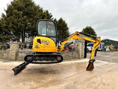 Miniexcavadora JCB 8030ZTS 2,8 t usada 2012 cabina cerrada de 3216 h con 3 cucharones